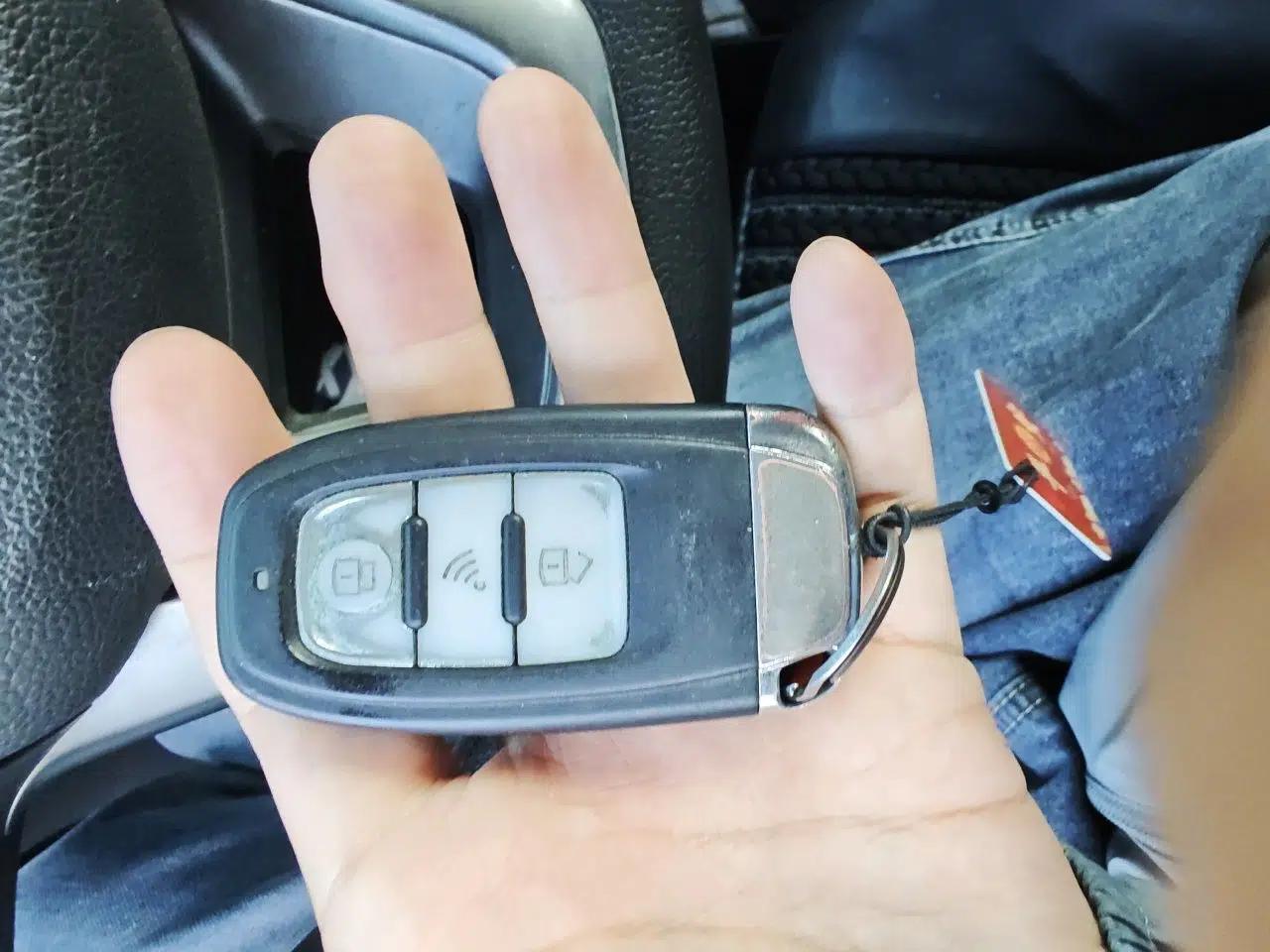 Kia K2 2012 Sedan 1.4L Automatic GLS Commemorative Edition — миниатюра 17