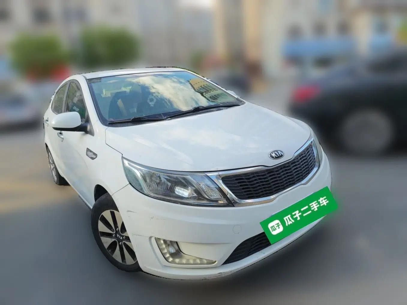 Kia K2 2012 Sedan 1.4L Automatic GLS Commemorative Edition — миниатюра 3