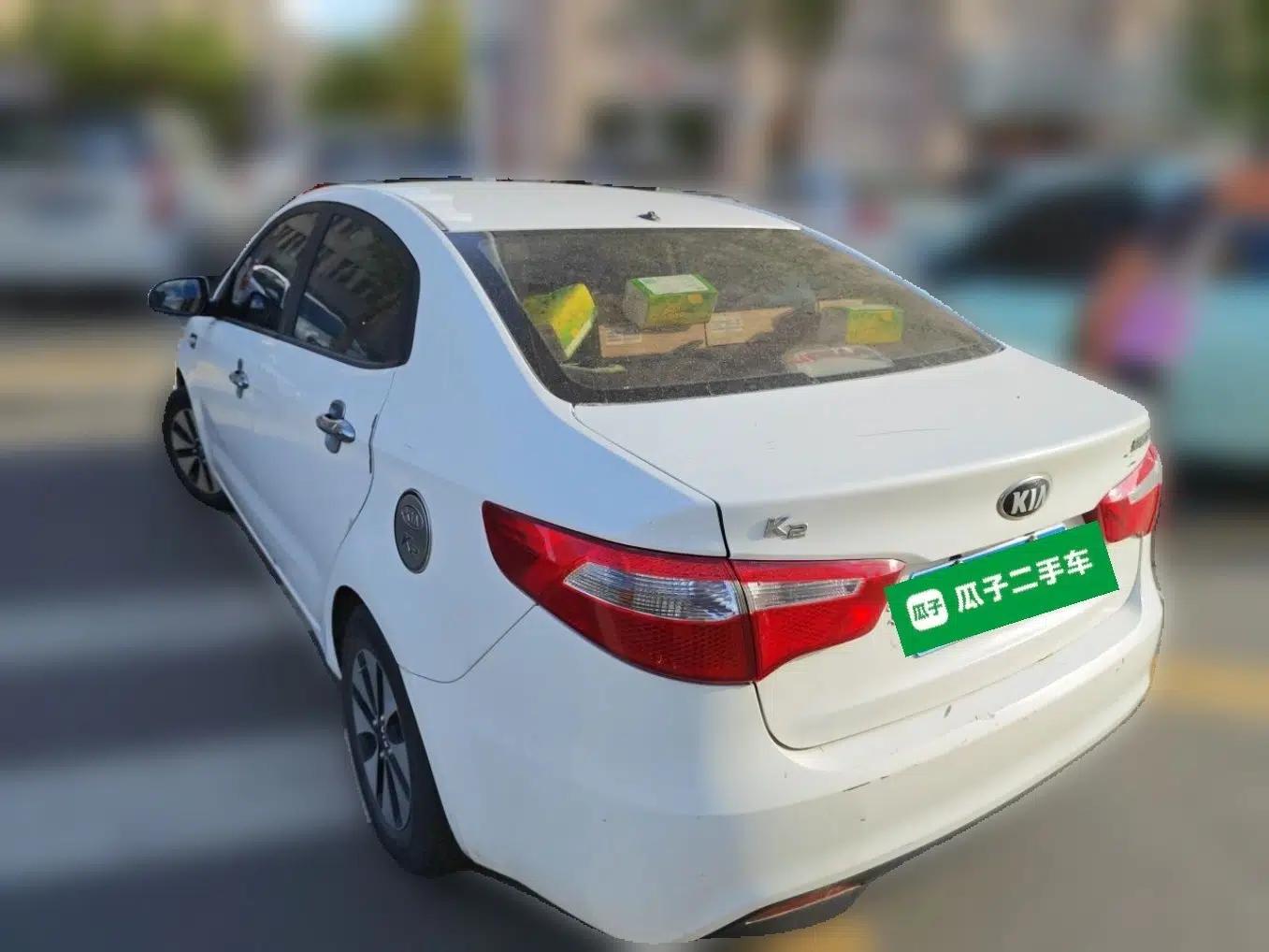 Kia K2 2012 Sedan 1.4L Automatic GLS Commemorative Edition — миниатюра 4