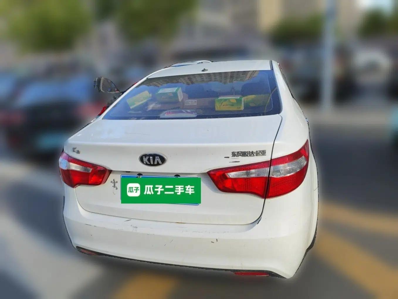 Kia K2 2012 Sedan 1.4L Automatic GLS Commemorative Edition — миниатюра 5