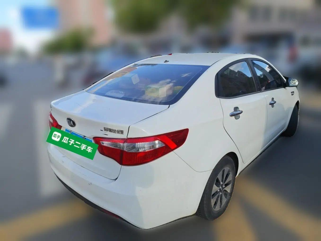 Kia K2 2012 Sedan 1.4L Automatic GLS Commemorative Edition — миниатюра 6