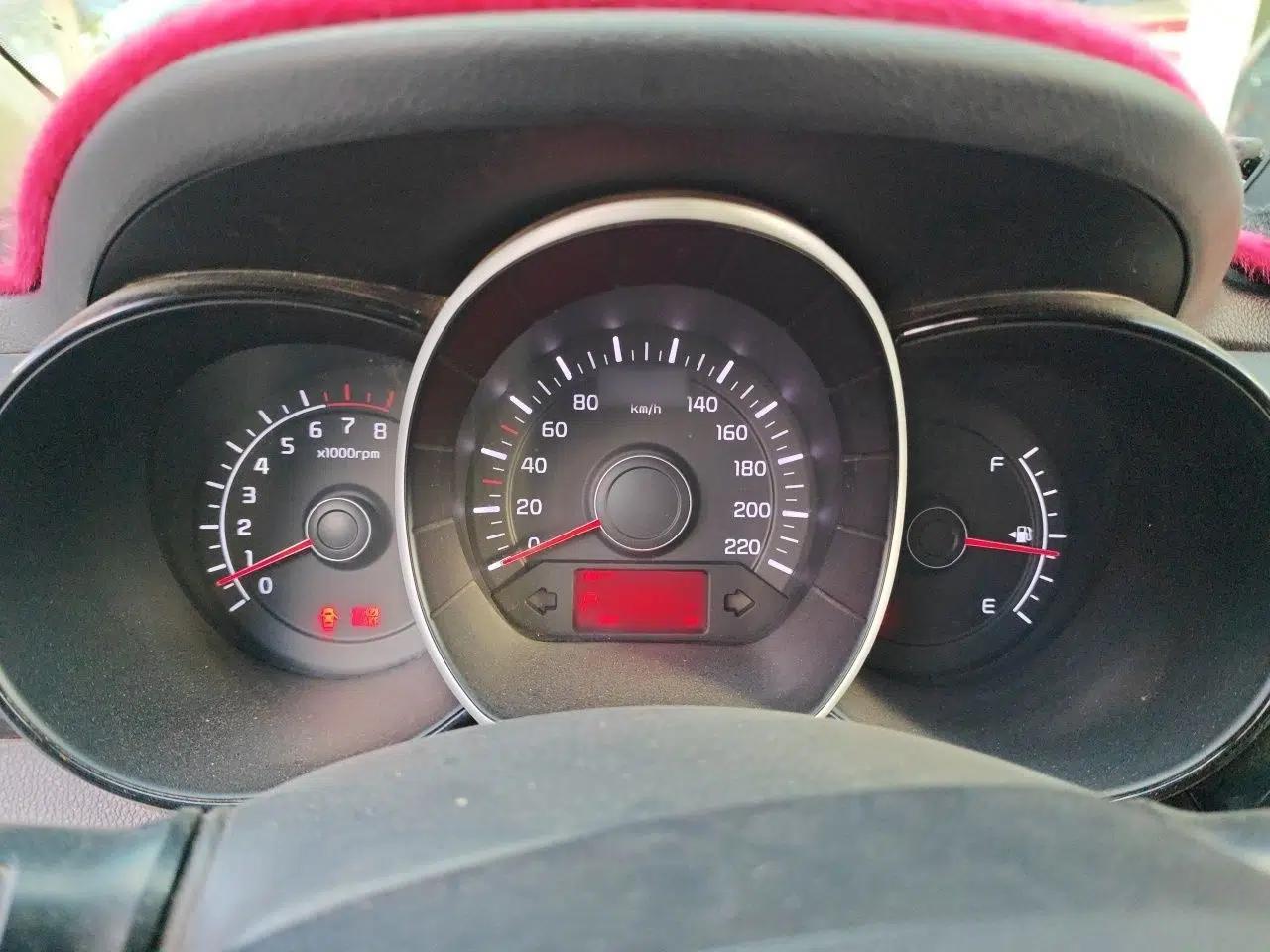 Kia K2 2012 Sedan 1.4L Automatic GLS Commemorative Edition — миниатюра 10