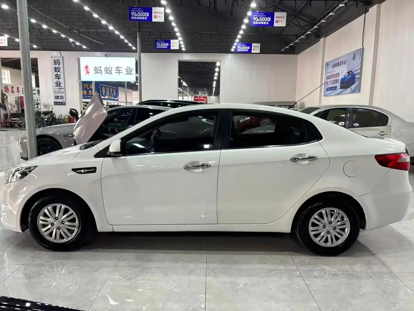 Kia K2 2012 Sedan 1.4L AT GLS Anniversary Edition — миниатюра 3