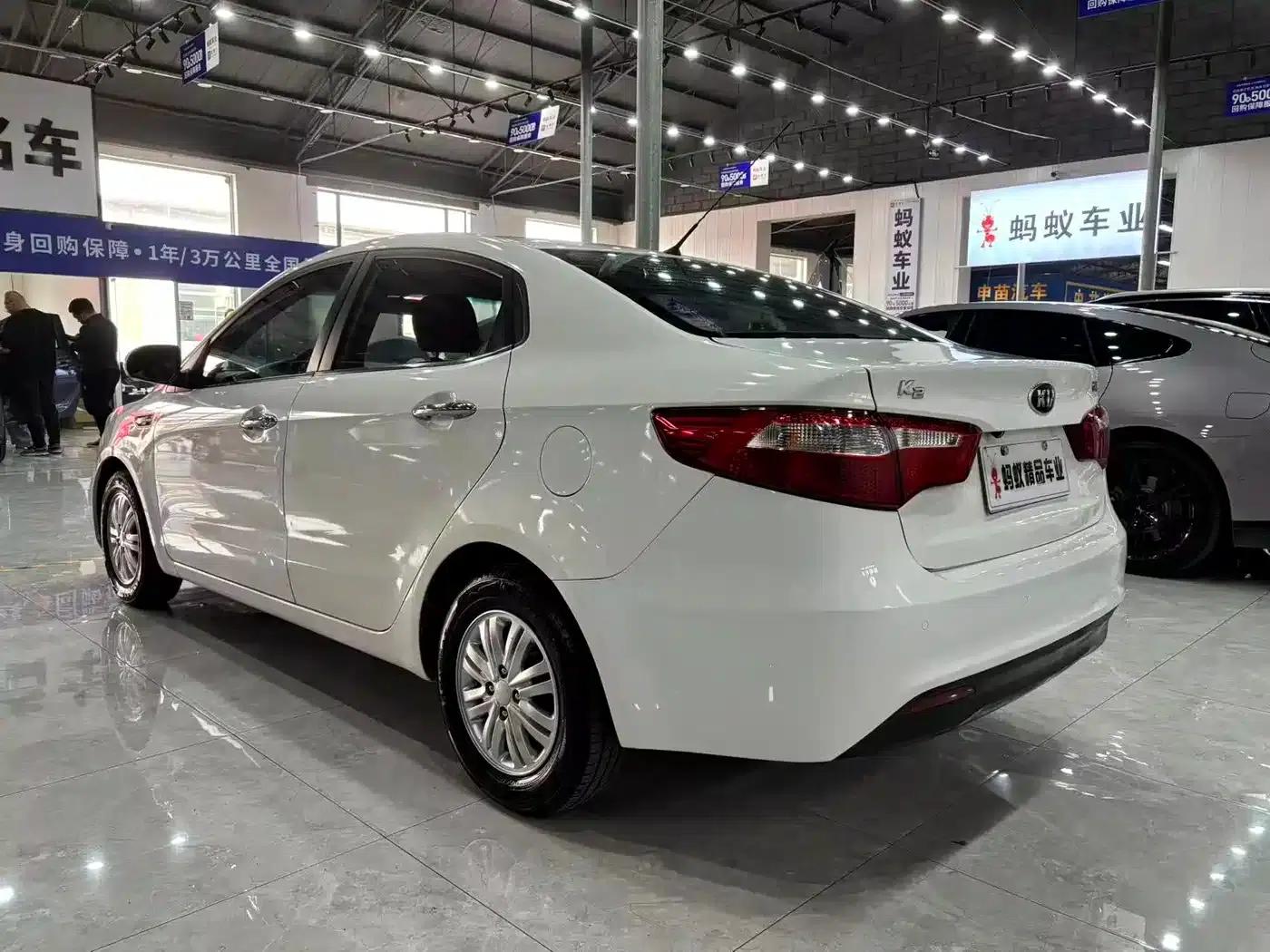 Kia K2 2012 Sedan 1.4L AT GLS Anniversary Edition — миниатюра 5