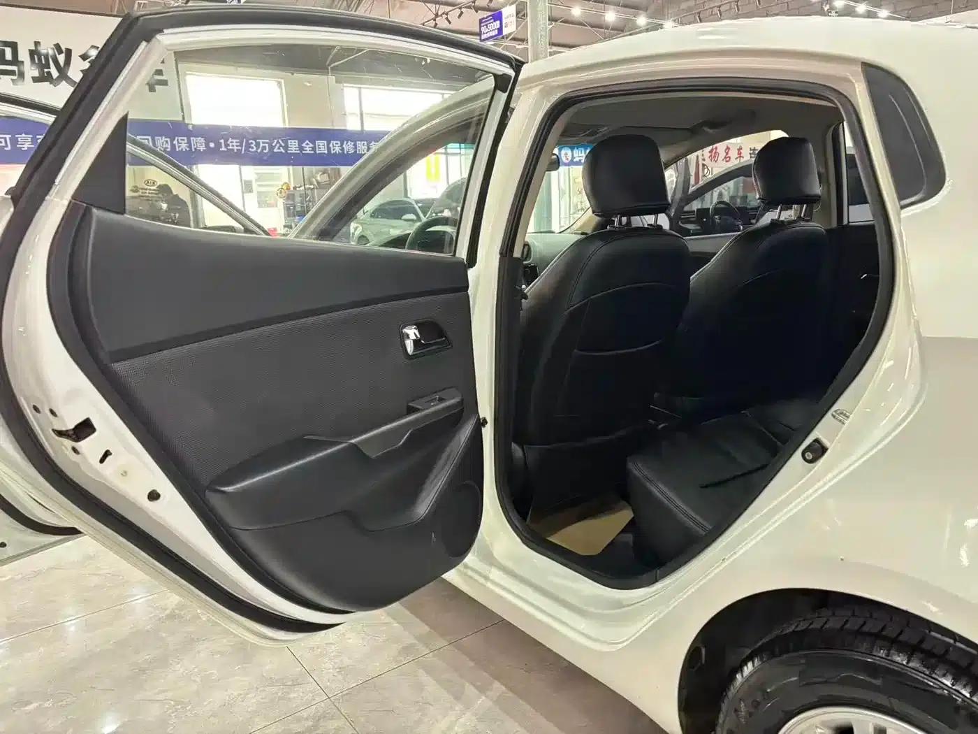 Kia K2 2012 Sedan 1.4L AT GLS Anniversary Edition — миниатюра 9
