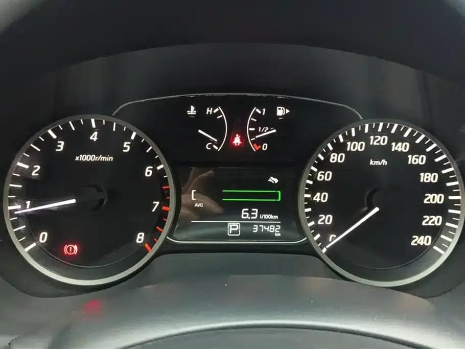 Nissan Sylphy 2016 1.6XV CVT Smart Edition — миниатюра 14