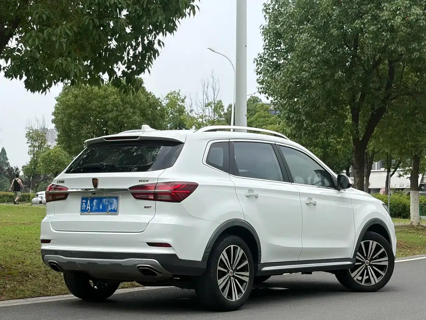 Roewe RX5 2019 20T 2WD Manual Ali Intelligent Internet Platinum Edition — миниатюра 4