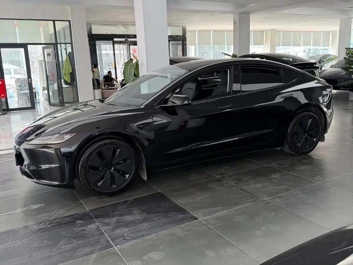 Model 3 2025 Rear-Wheel Drive — миниатюра 4