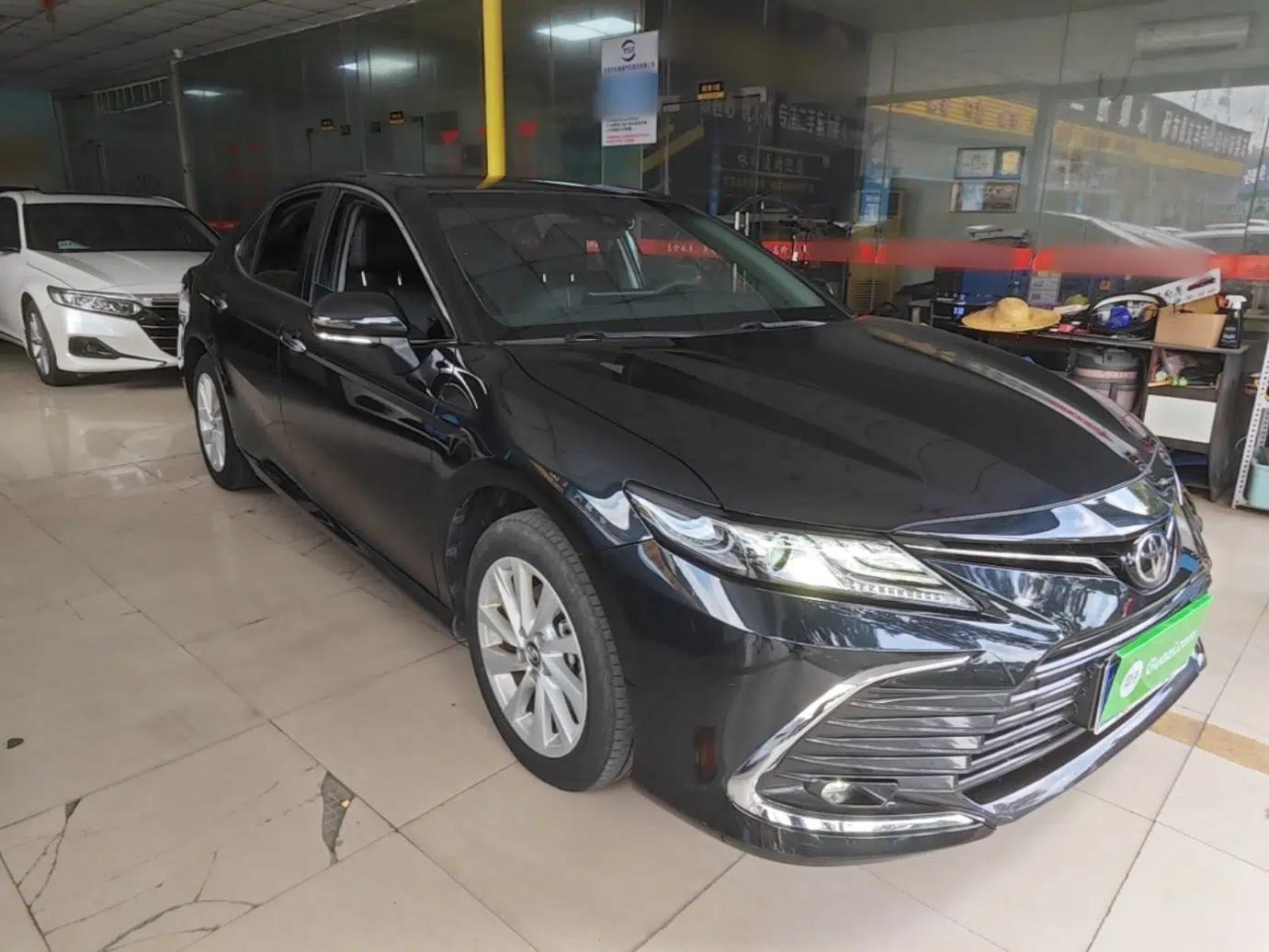 Toyota Camry 2021 2.0G Luxury Edition — миниатюра 3