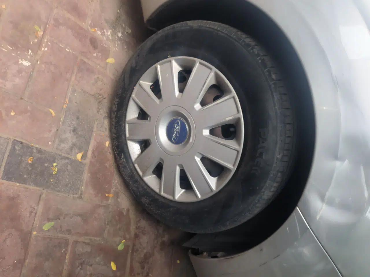 Ford Focus 2012 Sedan Classic 1.8L Automatic Base Model — миниатюра 8