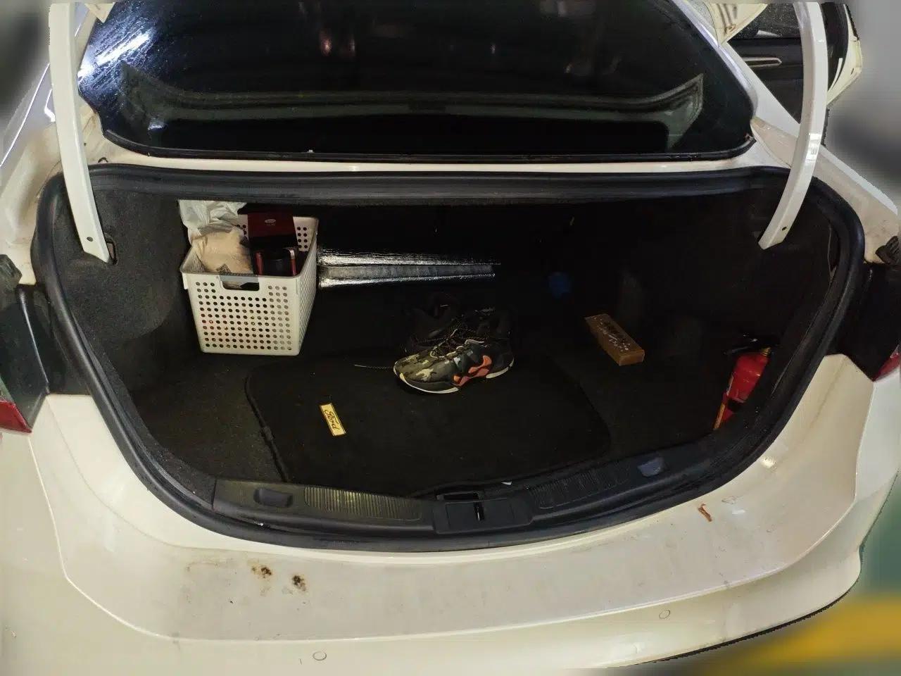 Ford Mondeo 2013 2.0L GTDi 200 Fashion Edition — миниатюра 19