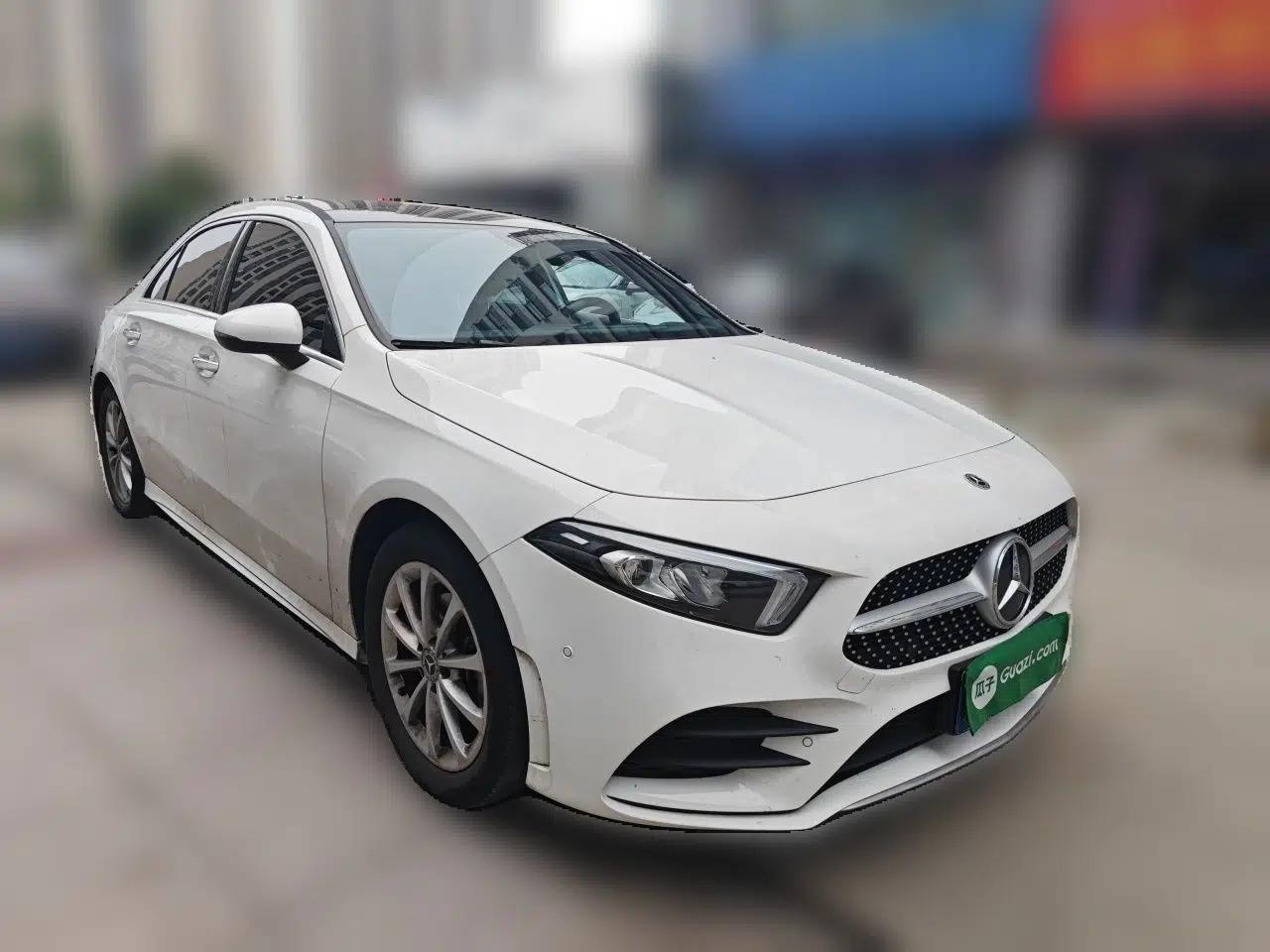 Mercedes-Benz A-Class 2022 Restyled A 200 L Sport Sedan Dynamic Version — миниатюра 3