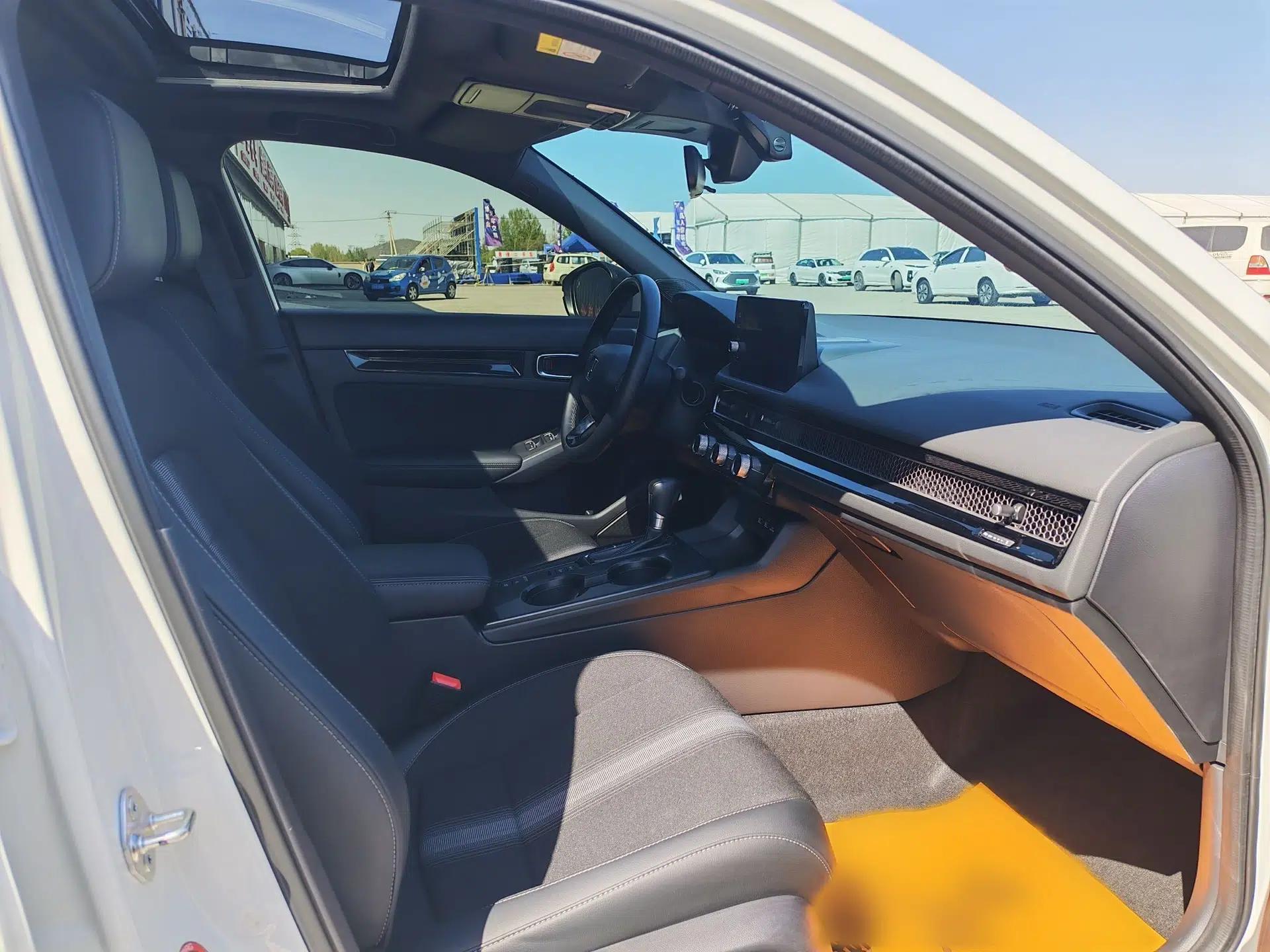 Honda Civic 2023 HATCHBACK 240TURBO CVT Extreme Edition — миниатюра 7