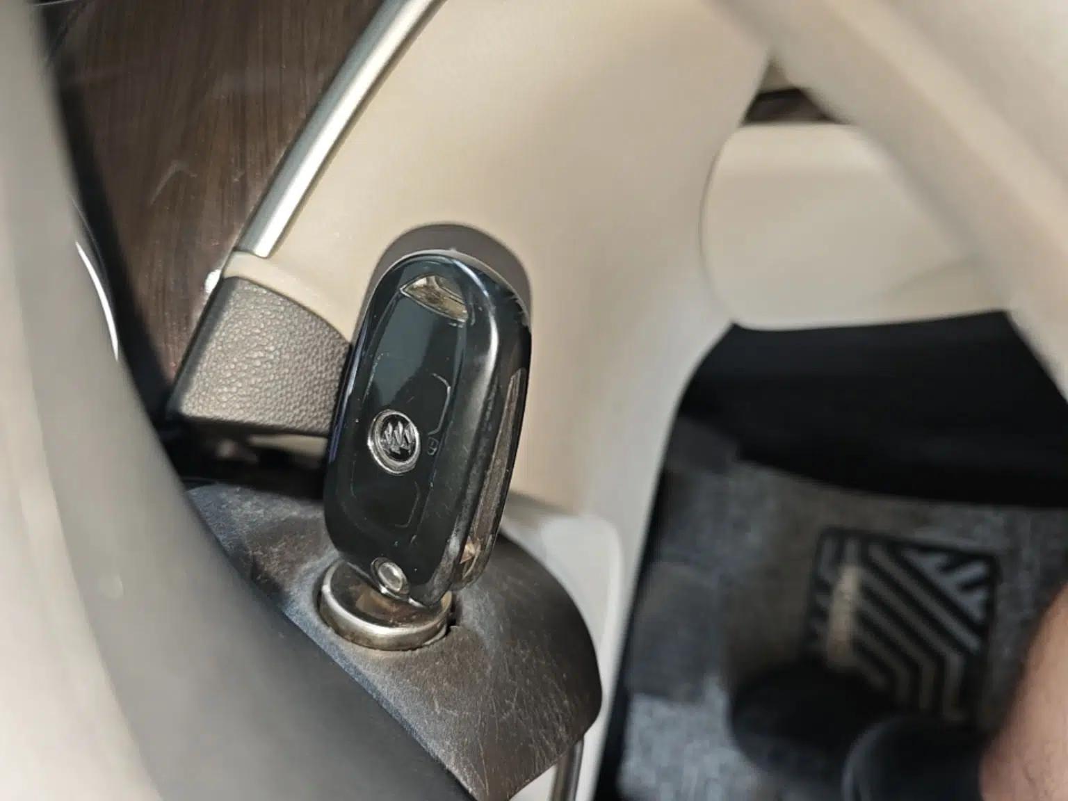 Buick Verano 2017 Sedan 15S Automatic Entry Model — миниатюра 28