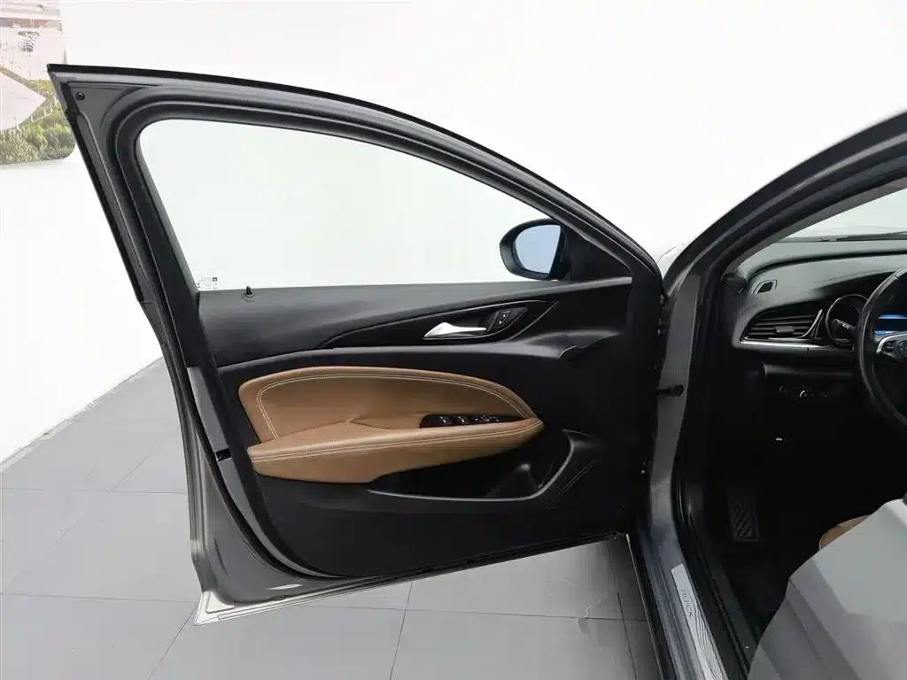 Buick Regal 2017 20T Elite — миниатюра 8