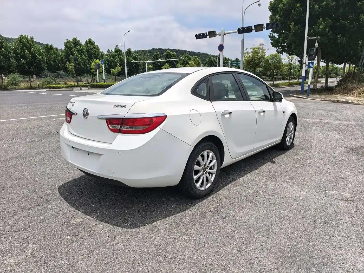 Buick Excelle GT 1.6L Automatic Fashion Edition 2013 — миниатюра 2