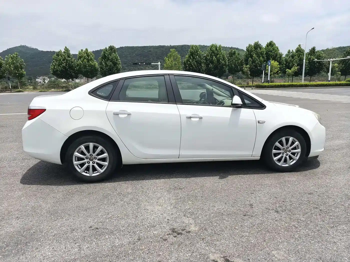 Buick Excelle GT 1.6L Automatic Fashion Edition 2013 — миниатюра 3