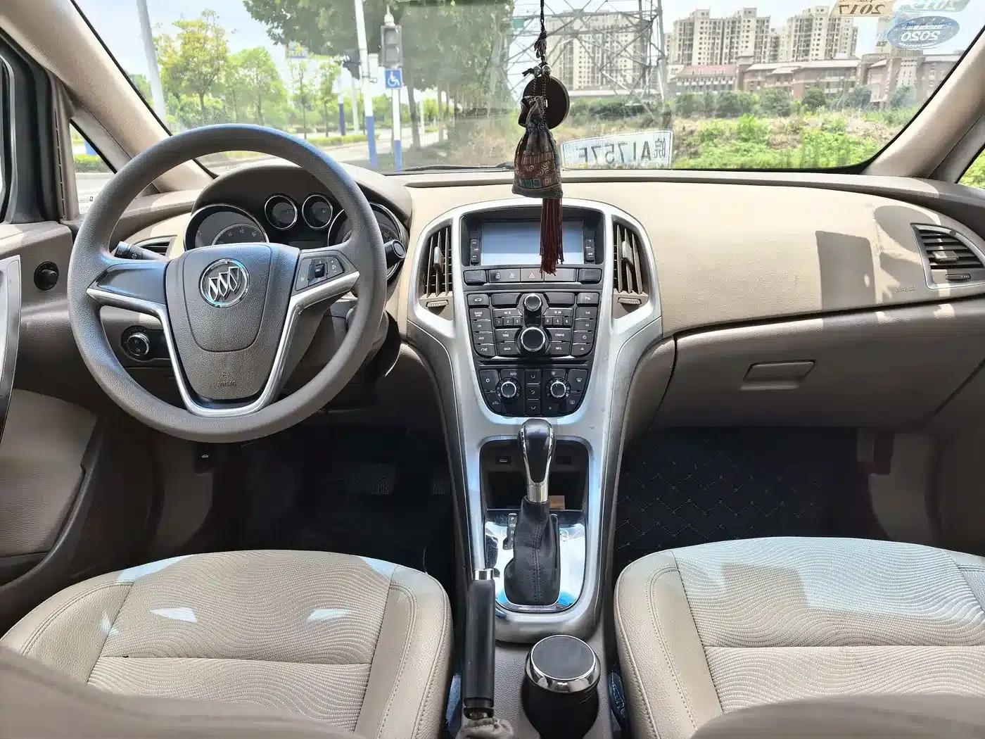 Buick Excelle GT 1.6L Automatic Fashion Edition 2013 — миниатюра 6