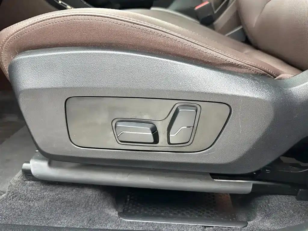 2023 BMW X1 sDrive20Li X Design Package — миниатюра 23