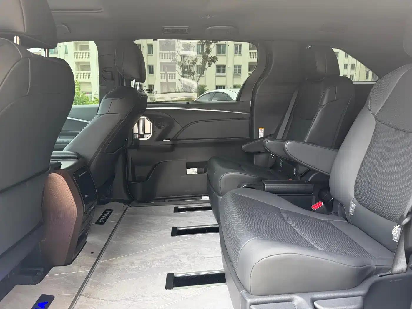 2024 Sienna 2.5L Hybrid AWD Luxury Edition — миниатюра 4