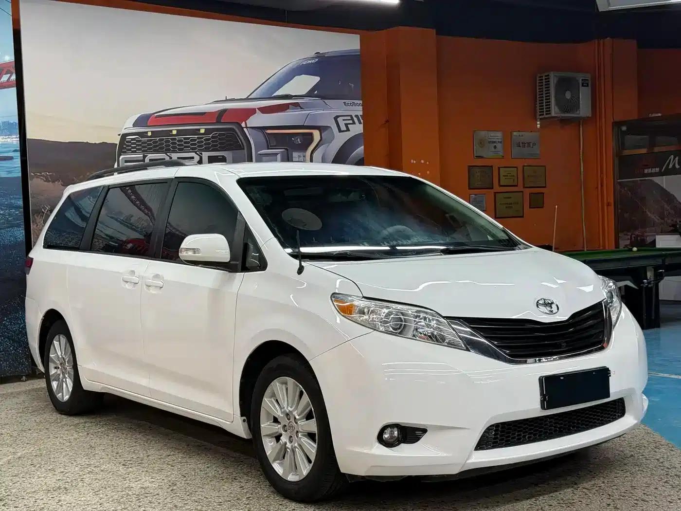 SIENNA 2013 3.5L 4WD Automatic — миниатюра 3