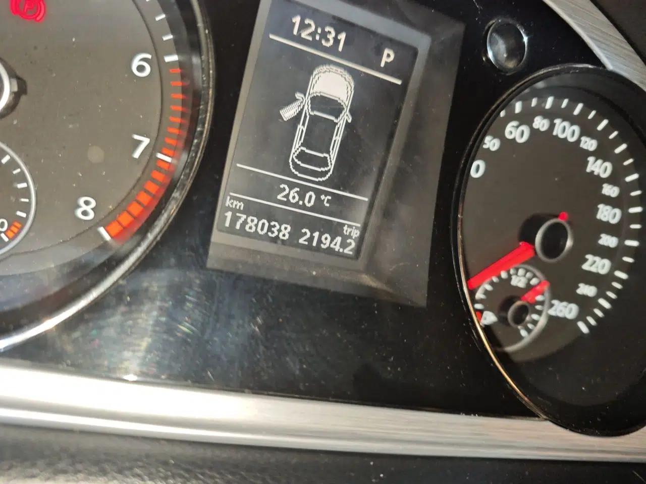 Volkswagen Magotan 2013 1.8TSI Premier Model — миниатюра 12