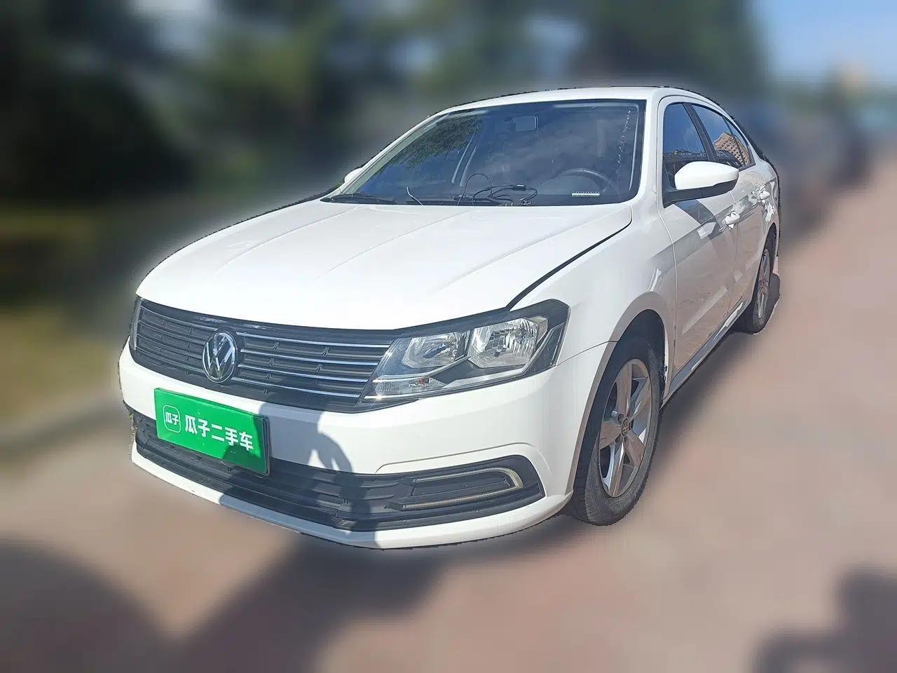 Volkswagen Lavida 2017 1.6L Manual Fashion Edition — миниатюра 1