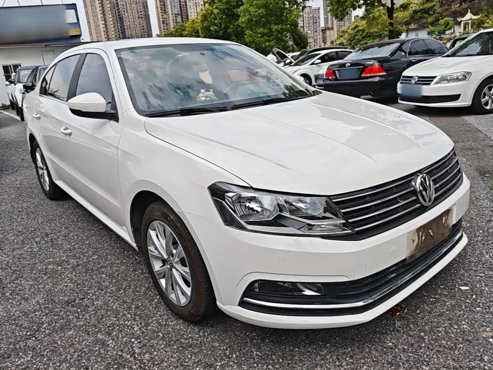 Volkswagen Lavida 2017 1.6L Automatic Comfort Edition — миниатюра 3