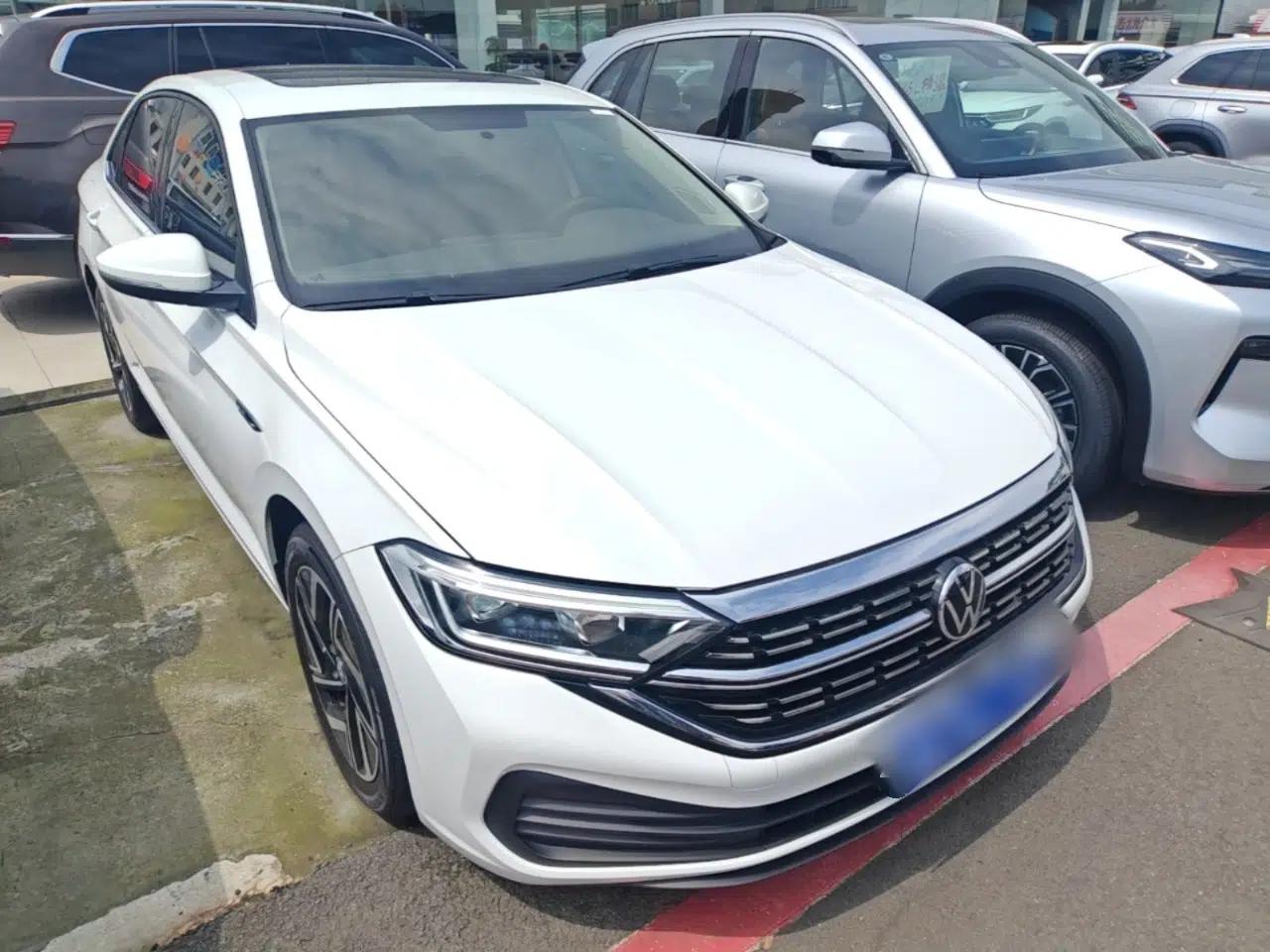 Volkswagen Sagitar 2023 300TSI DSG Flyover Edition — миниатюра 3