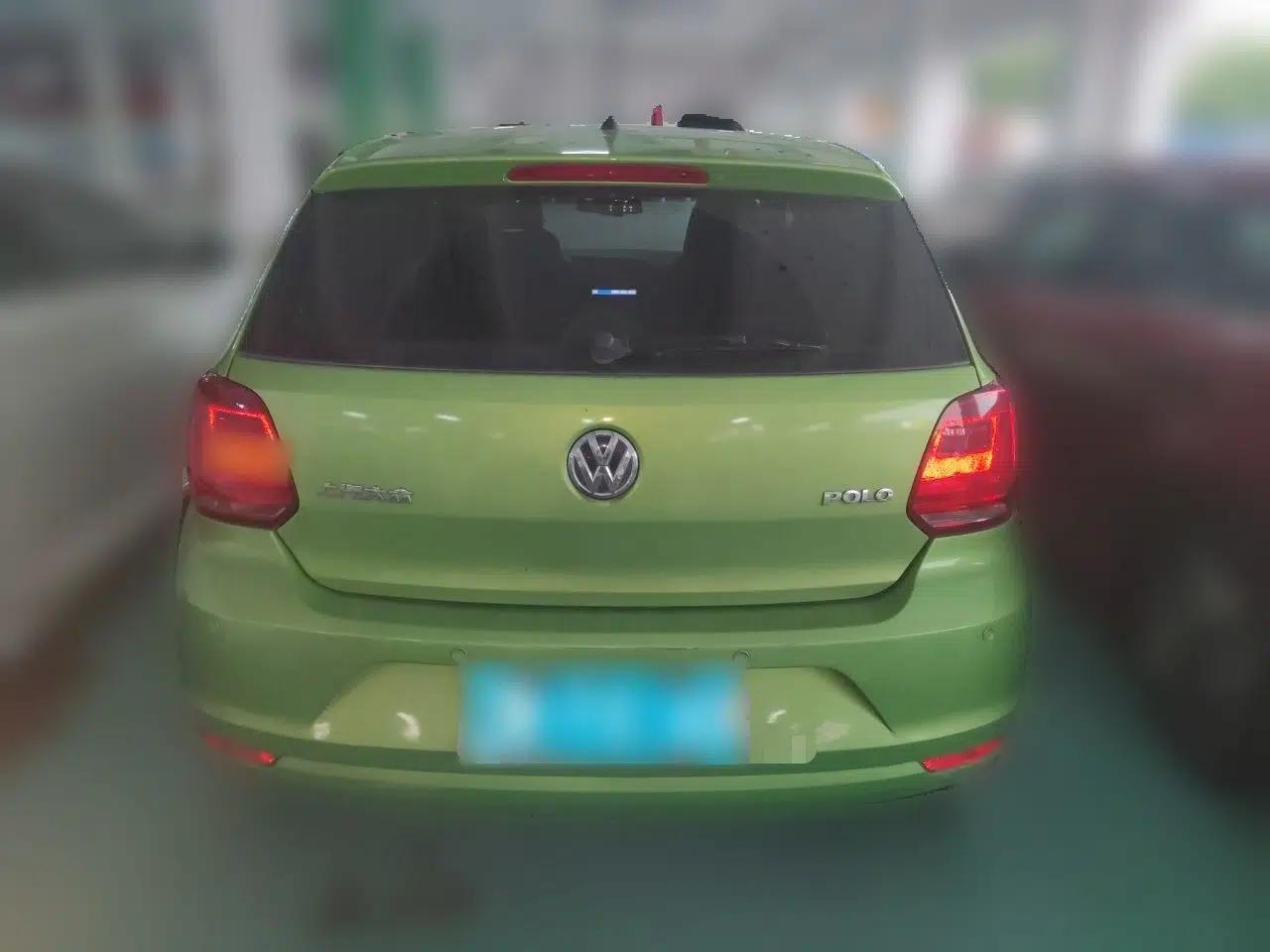 Volkswagen Polo 2016 1.4L Automatic Trendy Model — миниатюра 5