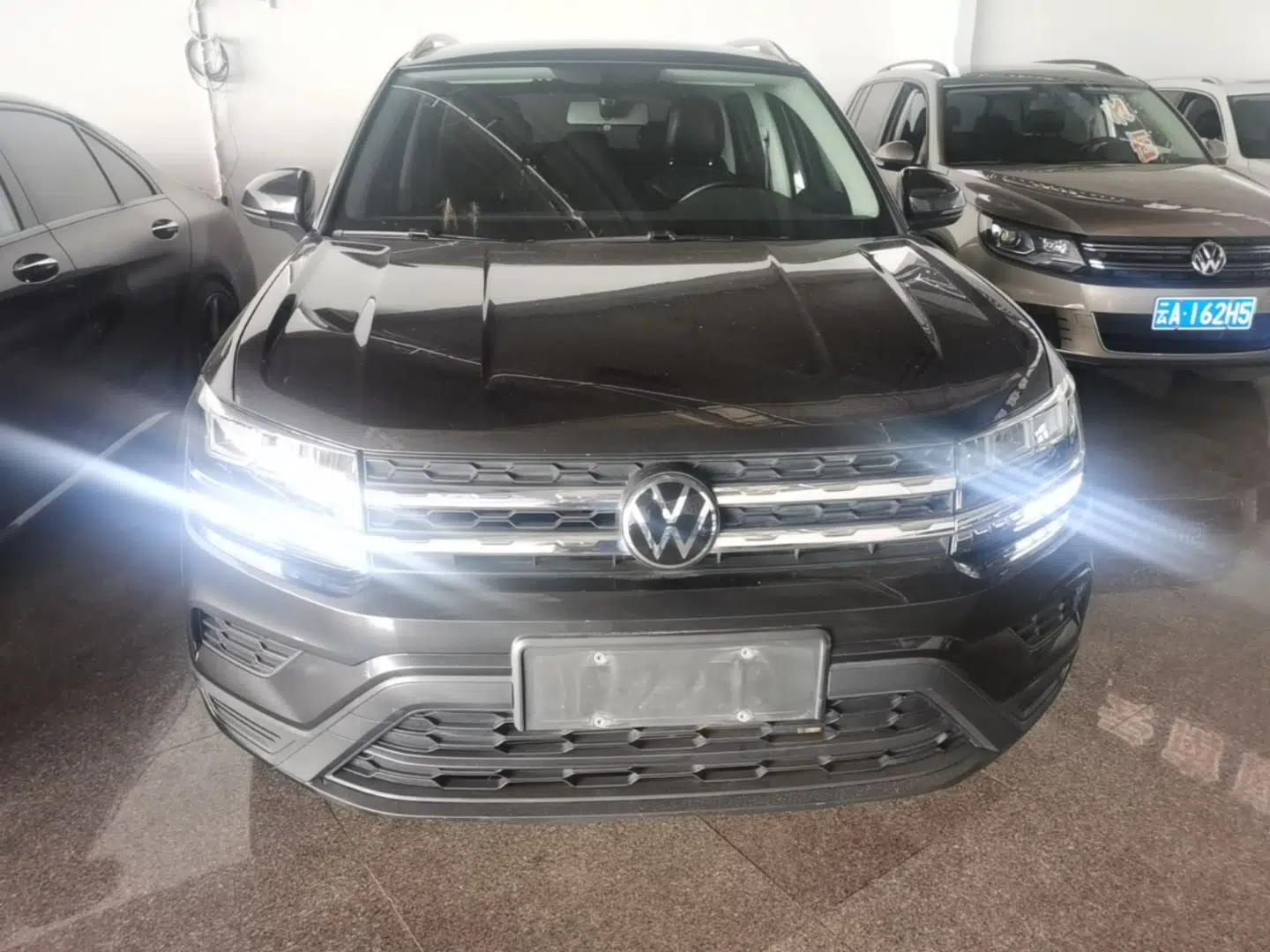 Volkswagen Tharu 2022 280TSI Two-Wheel Drive Trend Edition — миниатюра 2