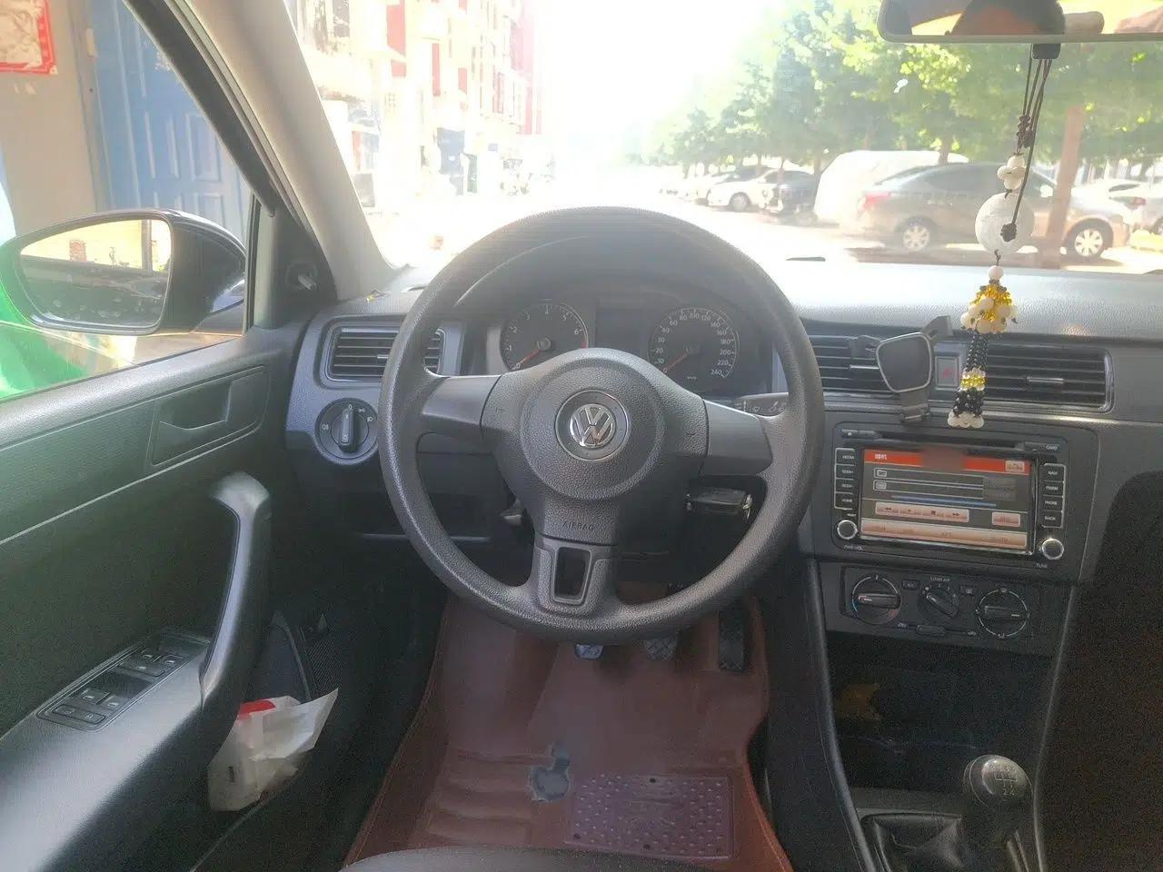 Volkswagen Santana 2015 1.6L Manual Fashion Edition — миниатюра 10