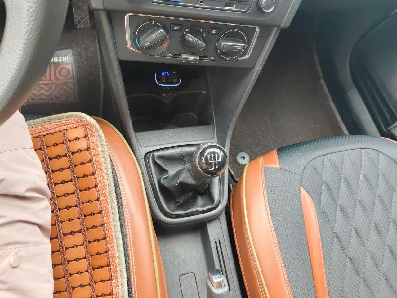 Volkswagen Santana 2015 1.6L Manual Comfort Edition — миниатюра 14