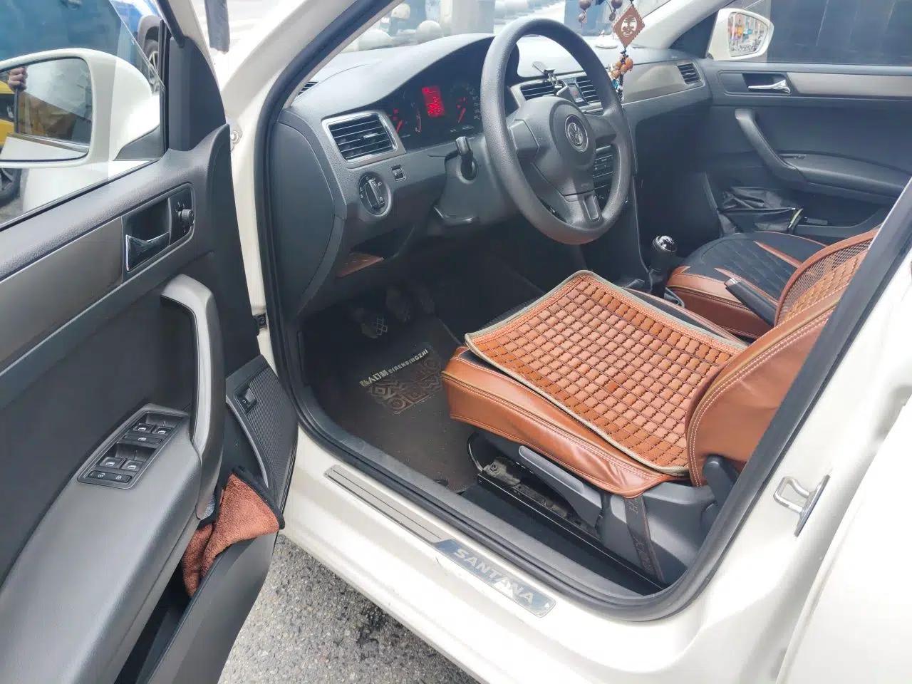 Volkswagen Santana 2015 1.6L Manual Comfort Edition — миниатюра 16