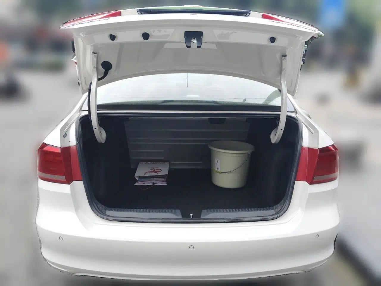 Volkswagen Santana 2015 1.6L Manual Comfort Edition — миниатюра 19