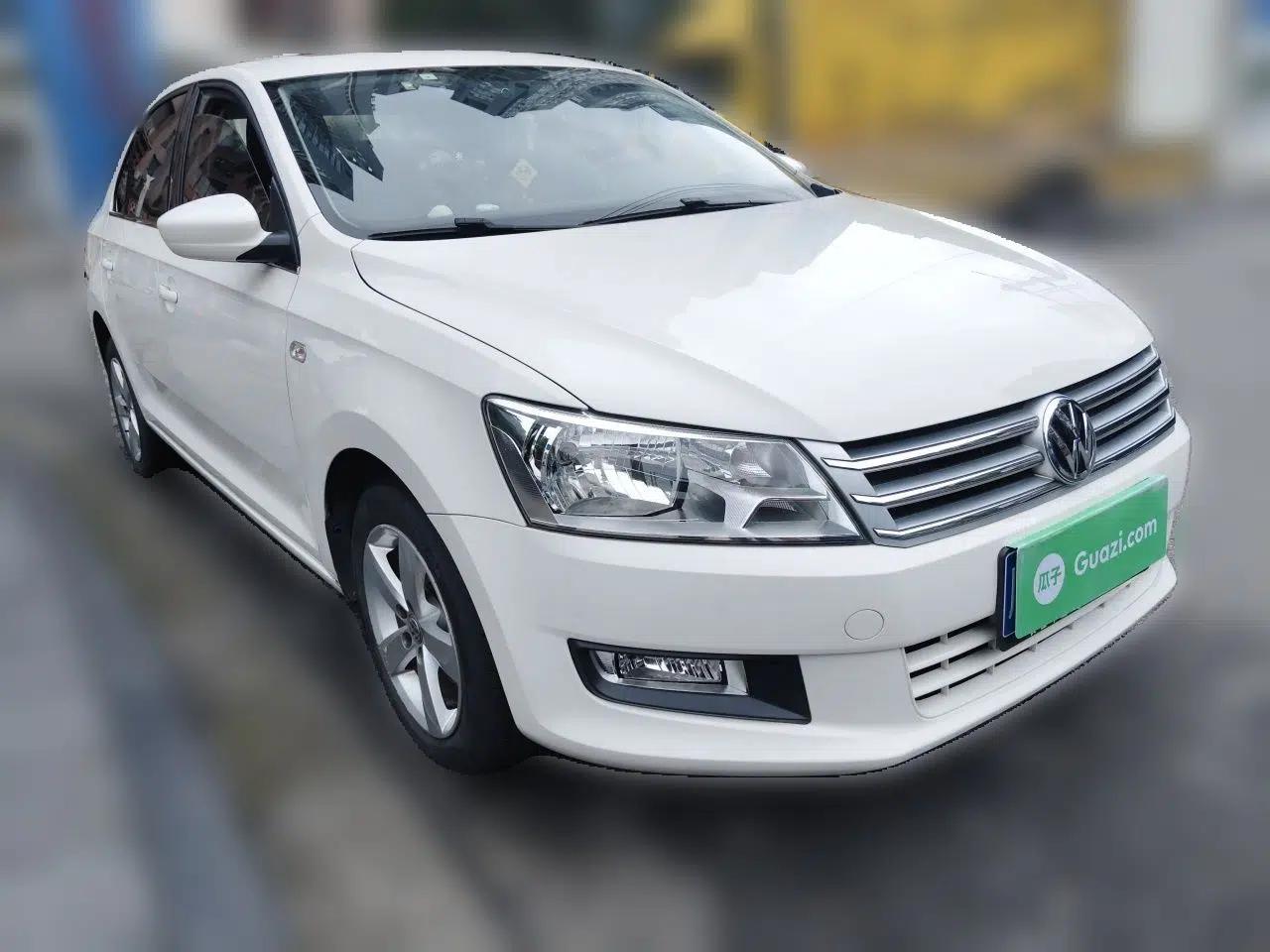 Volkswagen Santana 2015 1.6L Manual Comfort Edition — миниатюра 3