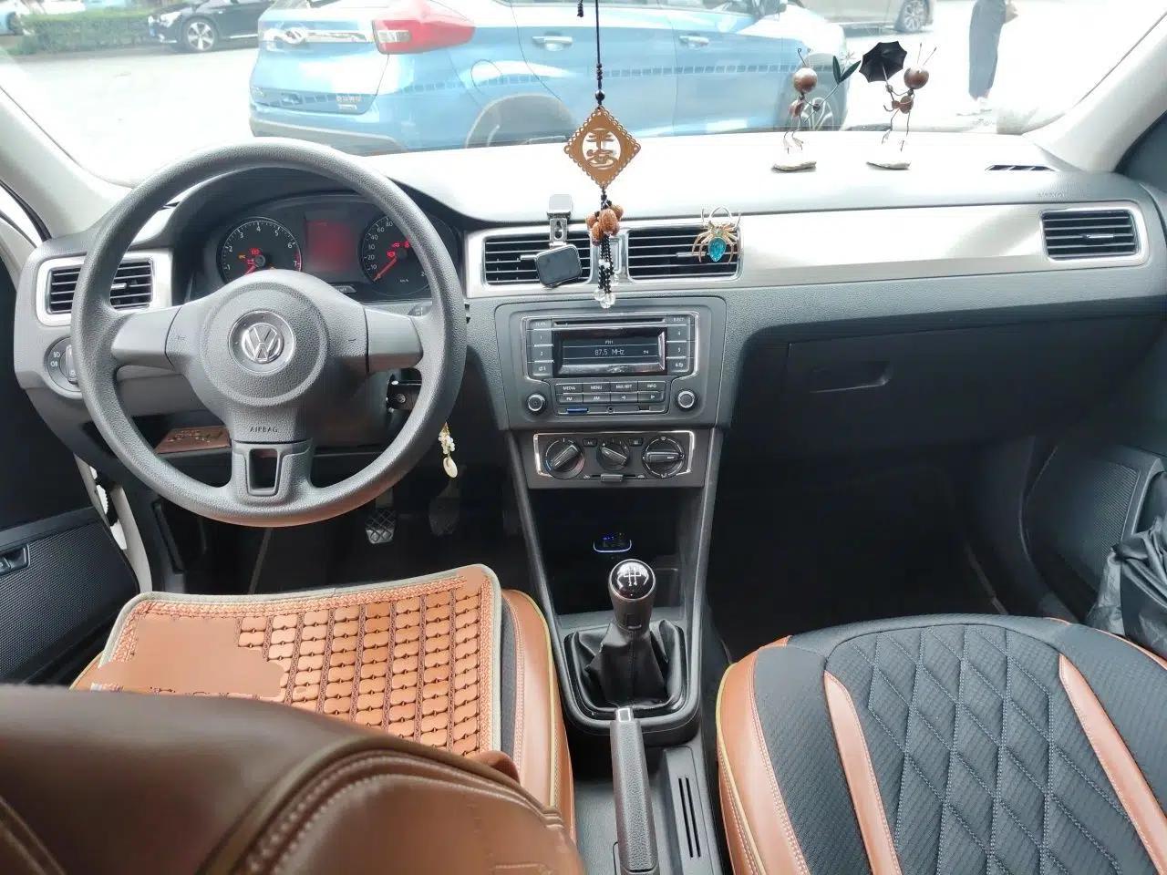 Volkswagen Santana 2015 1.6L Manual Comfort Edition — миниатюра 9