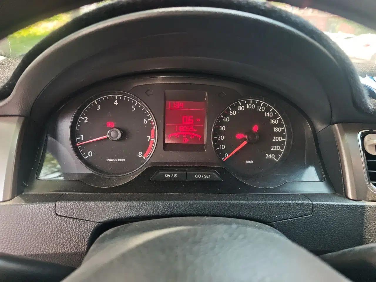 Volkswagen Santana 2015 1.6L Manual Comfort Edition — миниатюра 11
