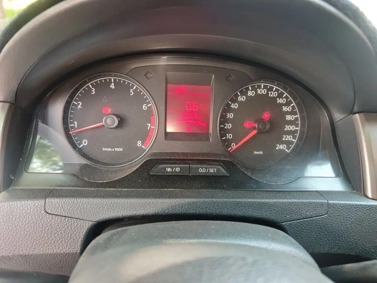 Volkswagen Santana 2015 1.6L Manual Comfort Edition — миниатюра 12
