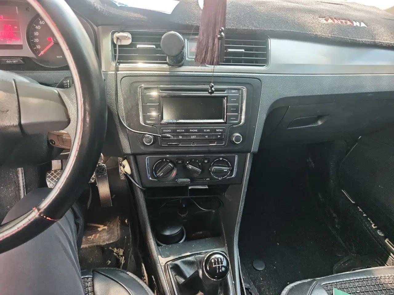 Volkswagen Santana 2015 1.6L Manual Comfort Edition — миниатюра 13