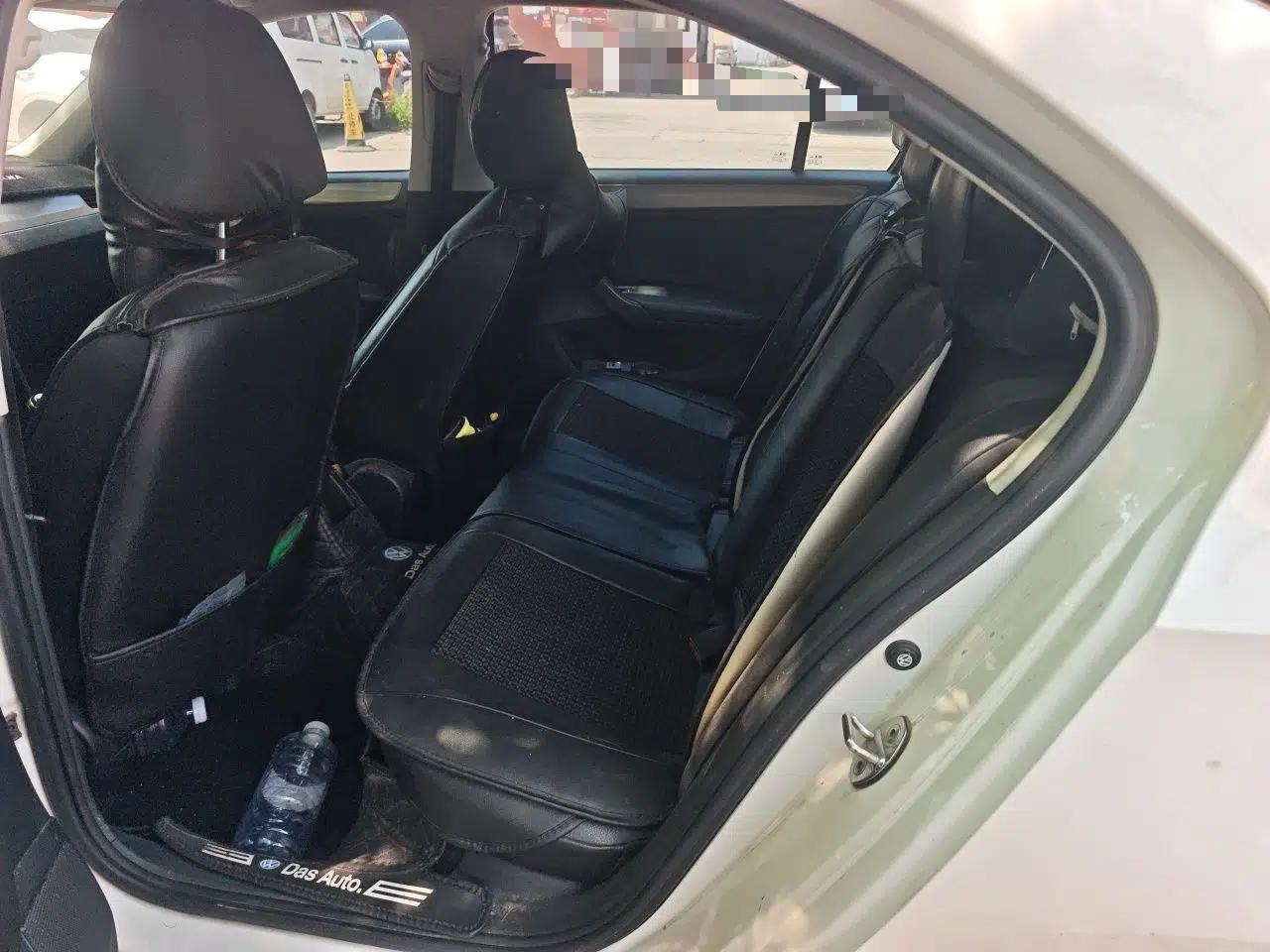 Volkswagen Santana 2015 1.6L Manual Comfort Edition — миниатюра 17