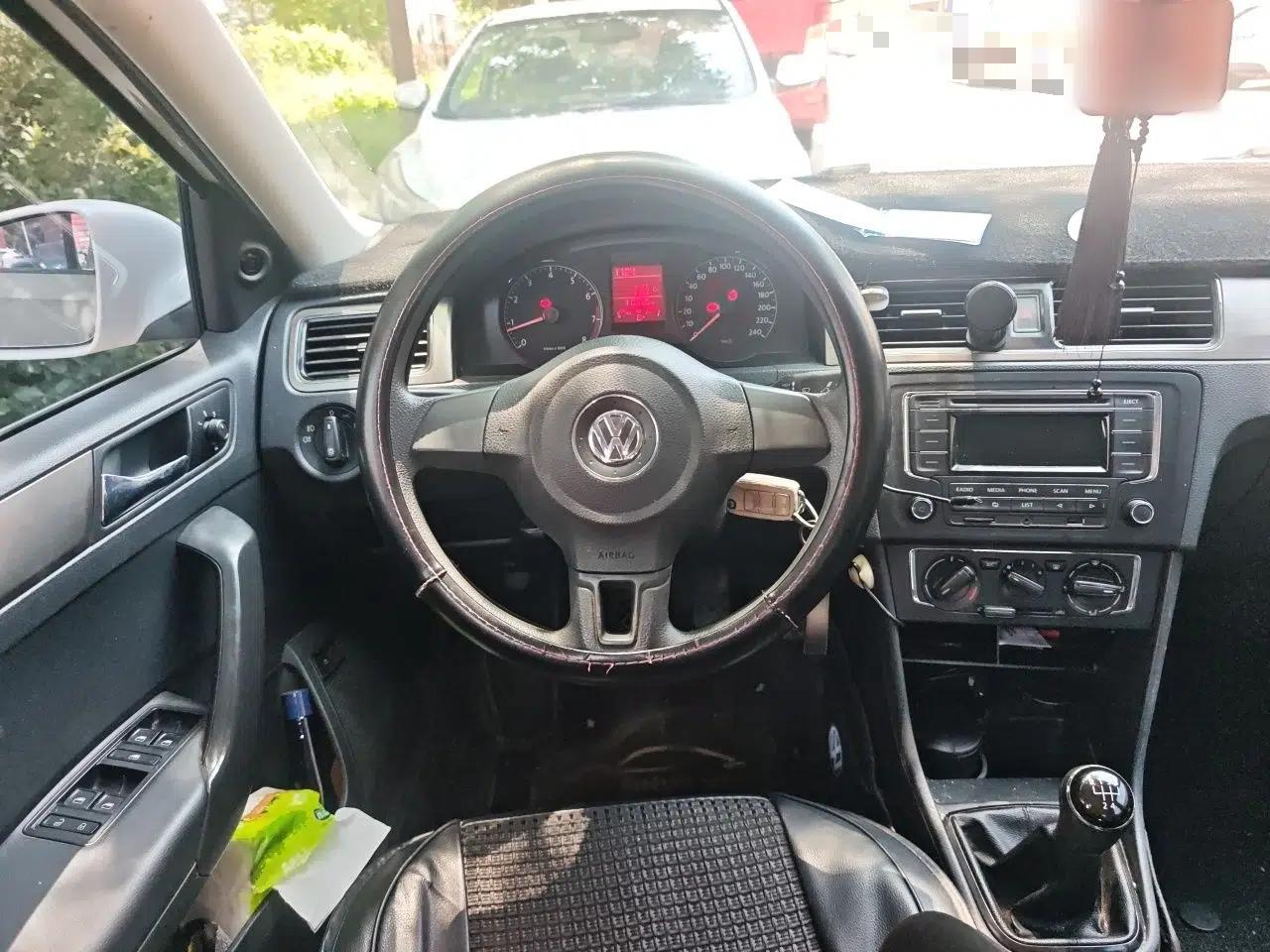 Volkswagen Santana 2015 1.6L Manual Comfort Edition — миниатюра 10
