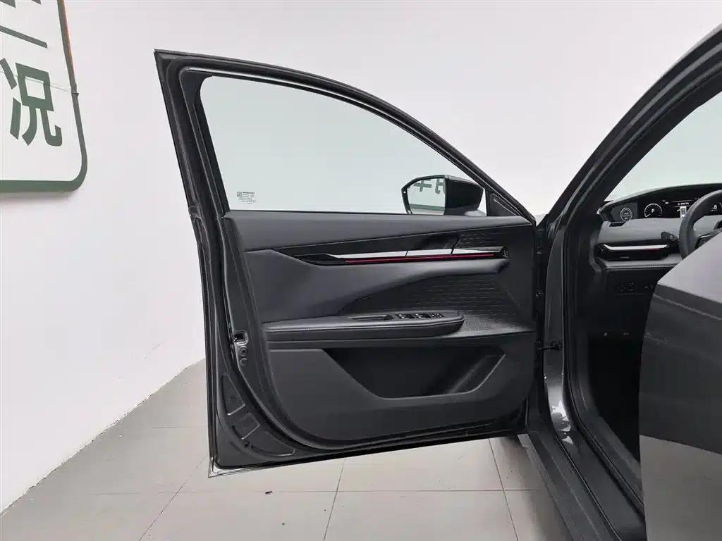 Changan UNI-V 2024 1.5T Premium Edition — миниатюра 8