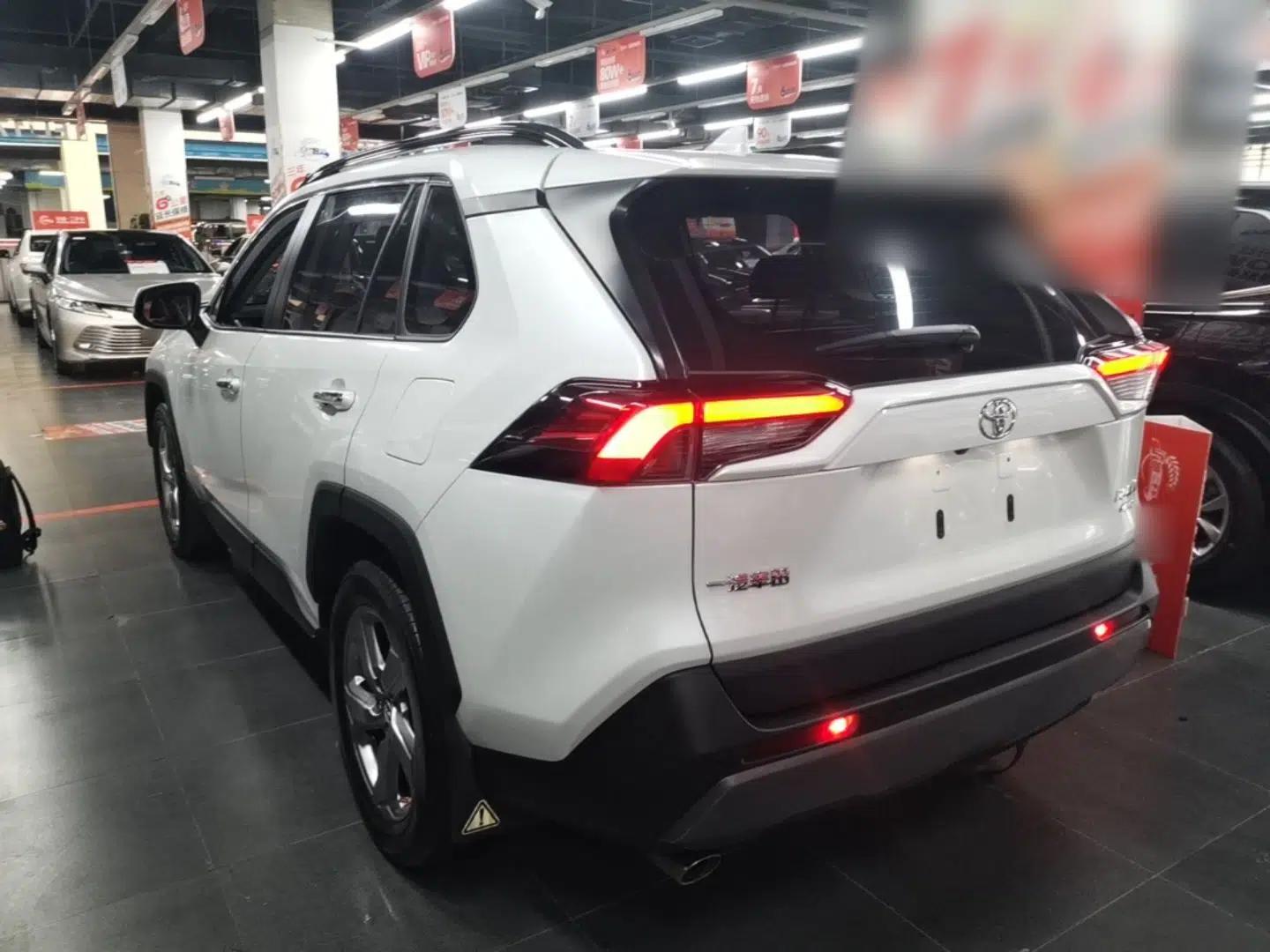 Toyota RAV4 2022 2.0L CVT Two-Wheel Drive Fashion Plus Edition — миниатюра 4