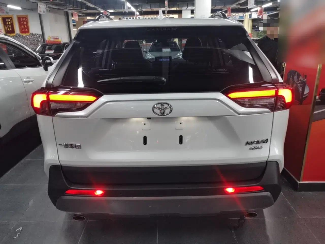 Toyota RAV4 2022 2.0L CVT Two-Wheel Drive Fashion Plus Edition — миниатюра 5