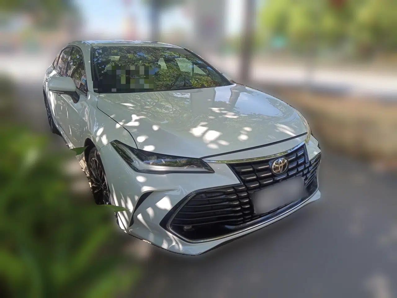 Toyota Avalon 2022 2.0L XLE Premium Edition — миниатюра 3