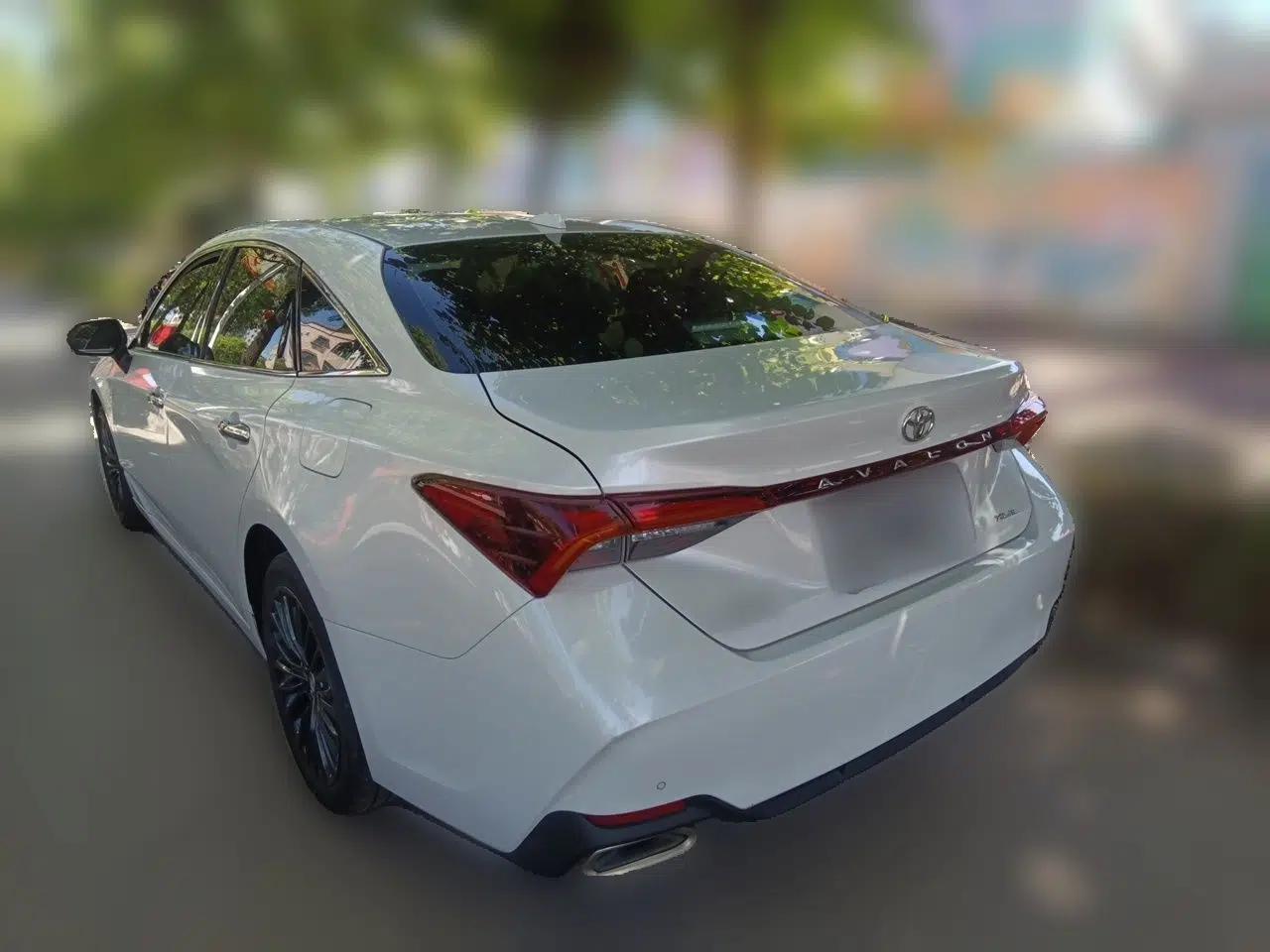 Toyota Avalon 2022 2.0L XLE Premium Edition — миниатюра 4