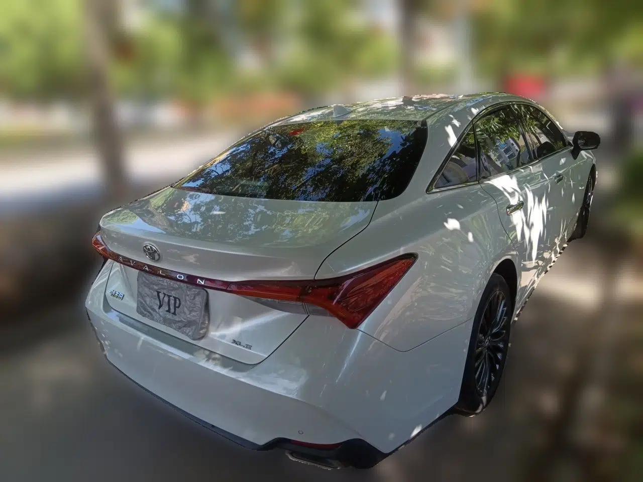 Toyota Avalon 2022 2.0L XLE Premium Edition — миниатюра 6