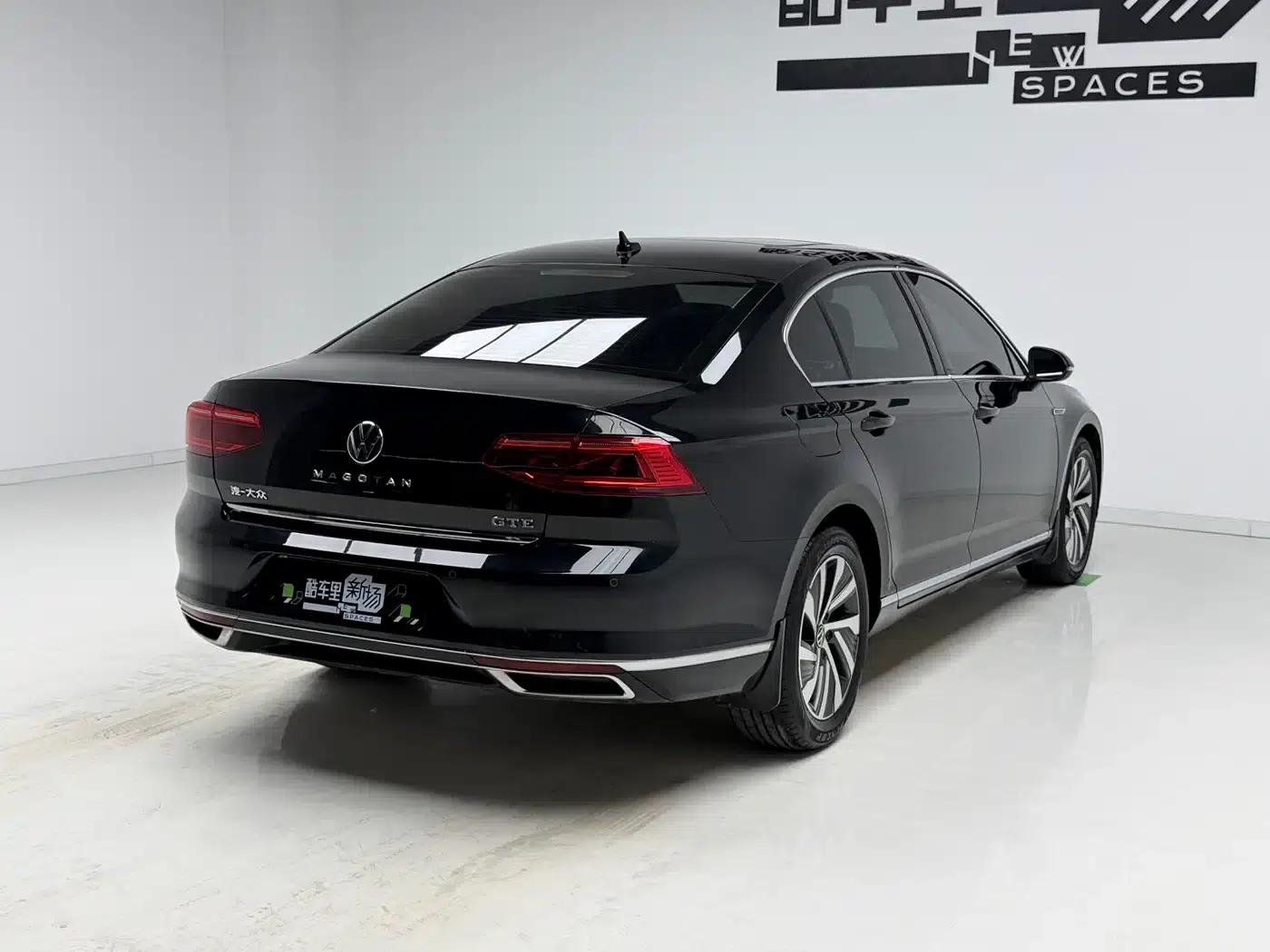 2022 Volkswagen Passat PHEV GTE Luxury Edition — миниатюра 4