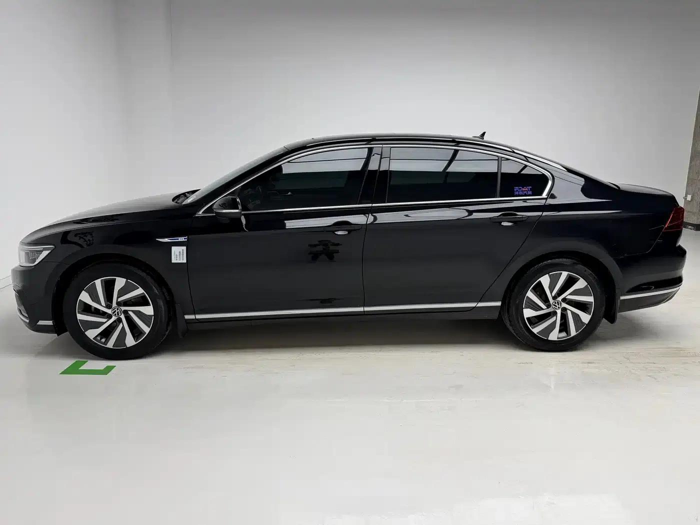 2022 Volkswagen Passat PHEV GTE Luxury Edition — миниатюра 9